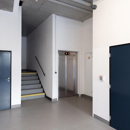 Spacious Apartments Near Karlin Square Прага Екстер'єр фото