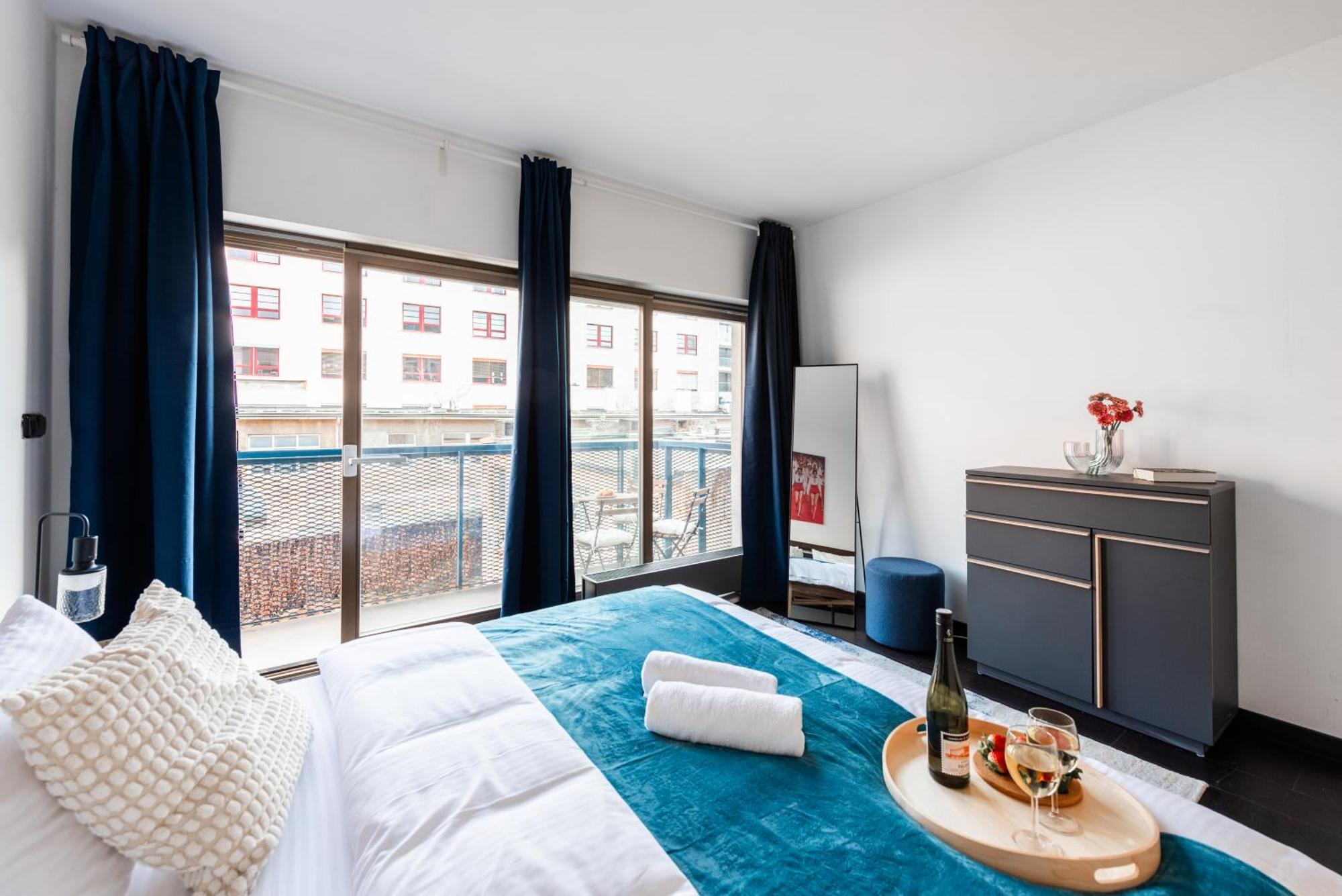 Spacious Apartments Near Karlin Square Прага Екстер'єр фото