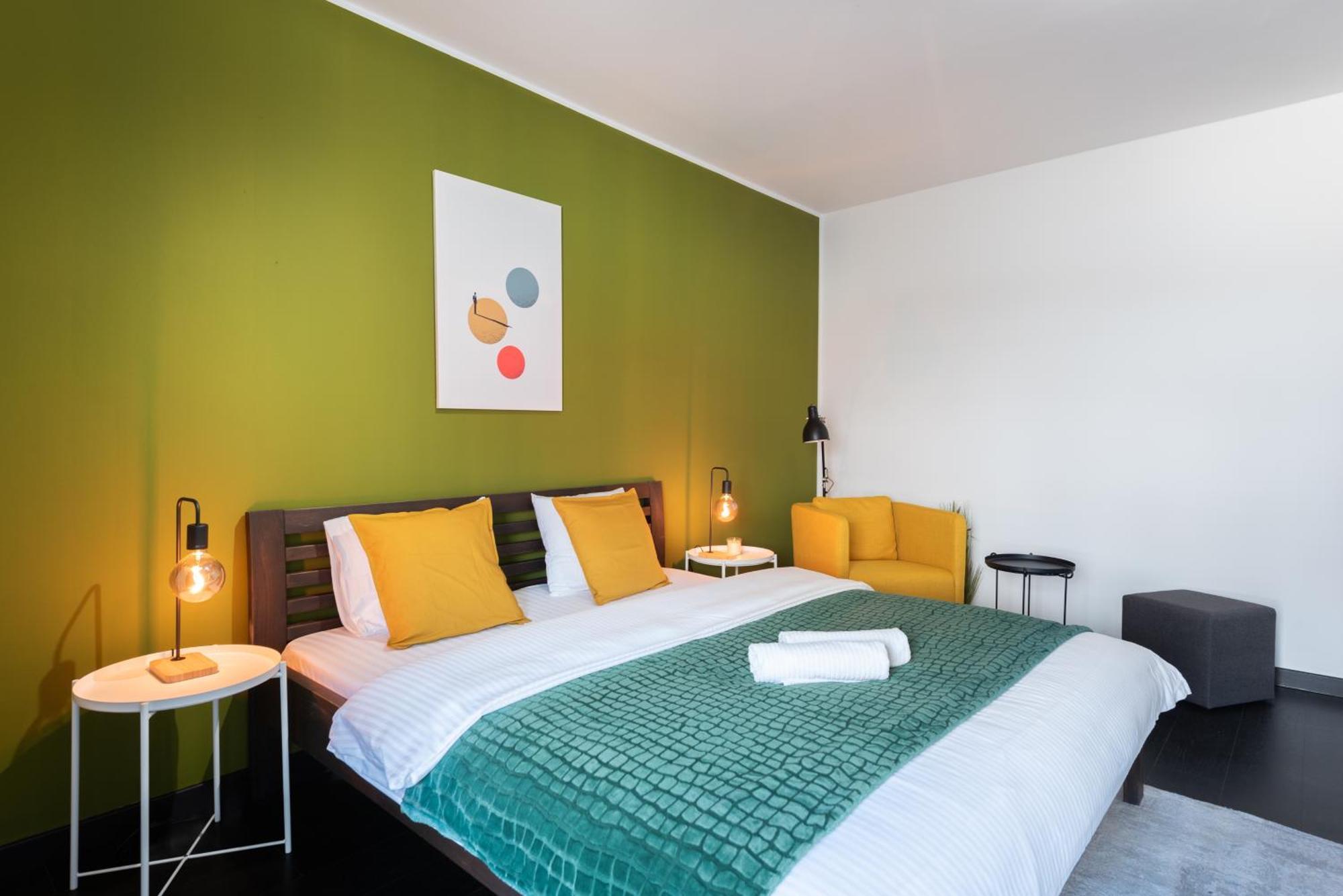 Spacious Apartments Near Karlin Square Прага Екстер'єр фото