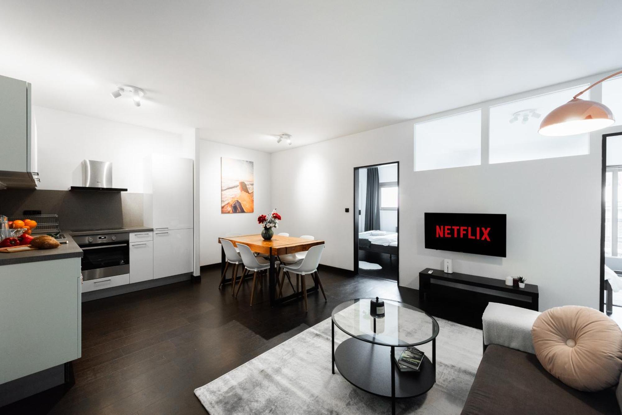 Spacious Apartments Near Karlin Square Прага Екстер'єр фото