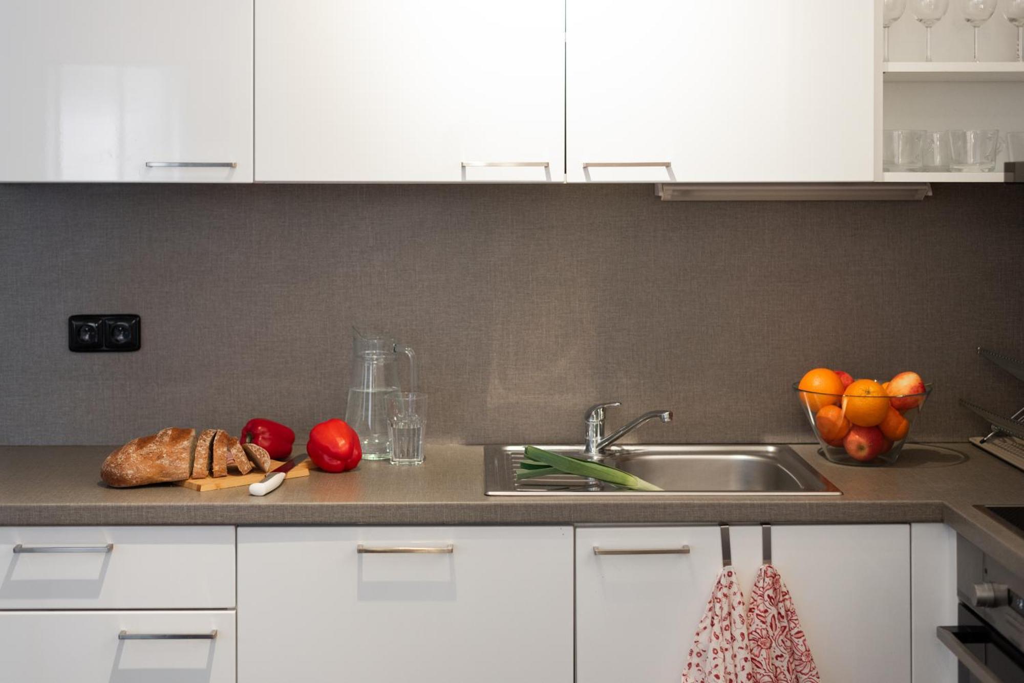 Spacious Apartments Near Karlin Square Прага Екстер'єр фото