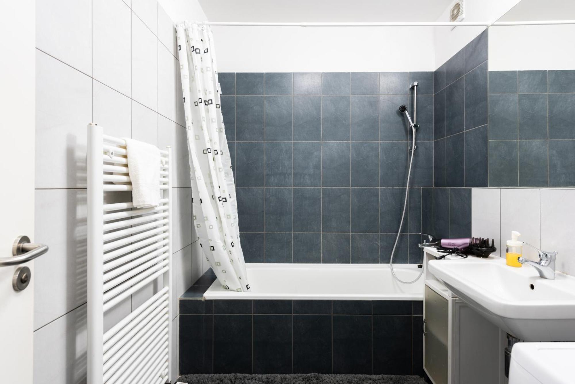 Spacious Apartments Near Karlin Square Прага Екстер'єр фото