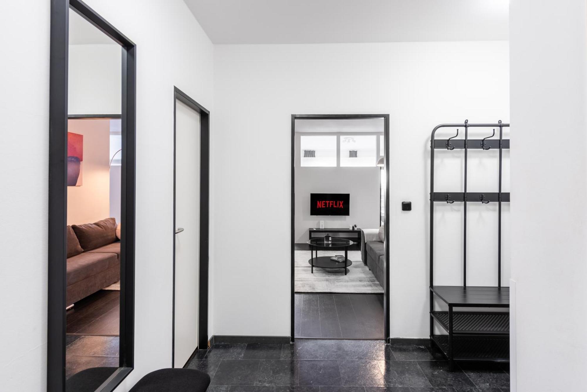 Spacious Apartments Near Karlin Square Прага Екстер'єр фото
