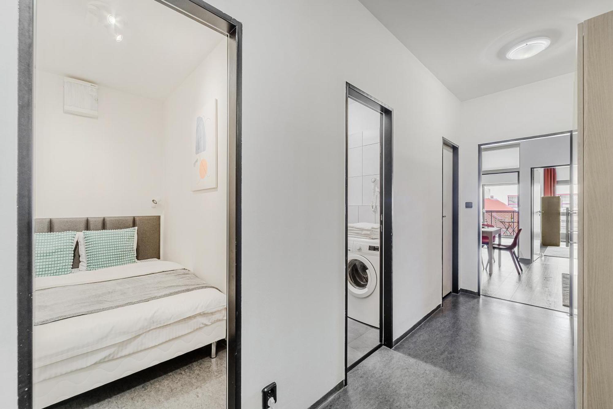 Spacious Apartments Near Karlin Square Прага Екстер'єр фото