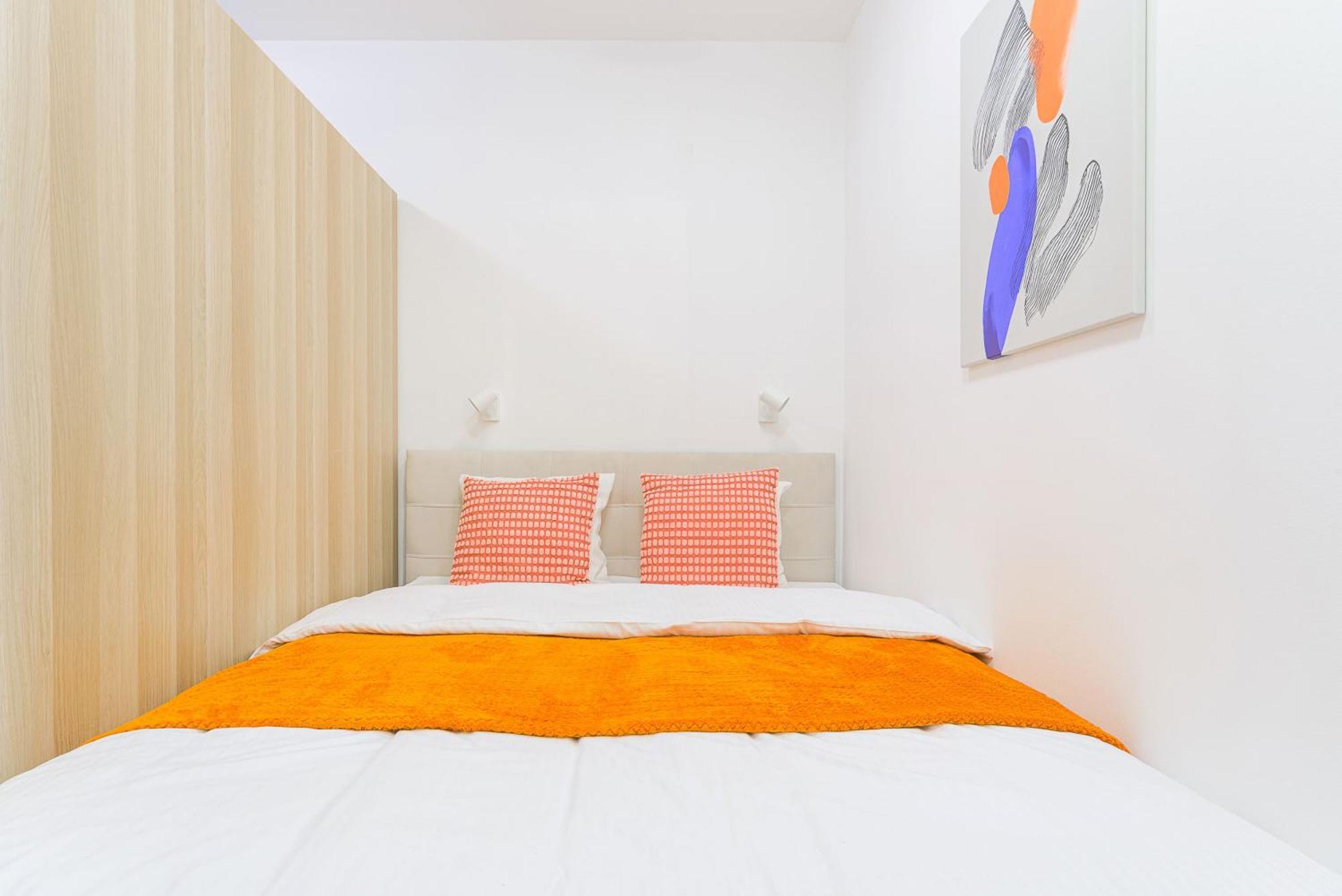 Spacious Apartments Near Karlin Square Прага Екстер'єр фото