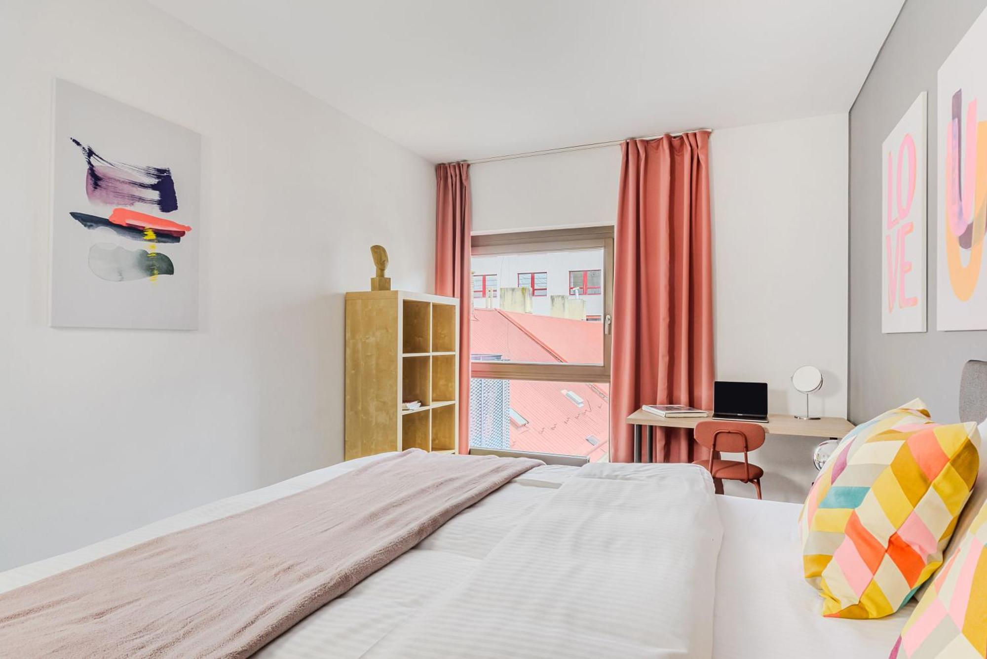 Spacious Apartments Near Karlin Square Прага Екстер'єр фото