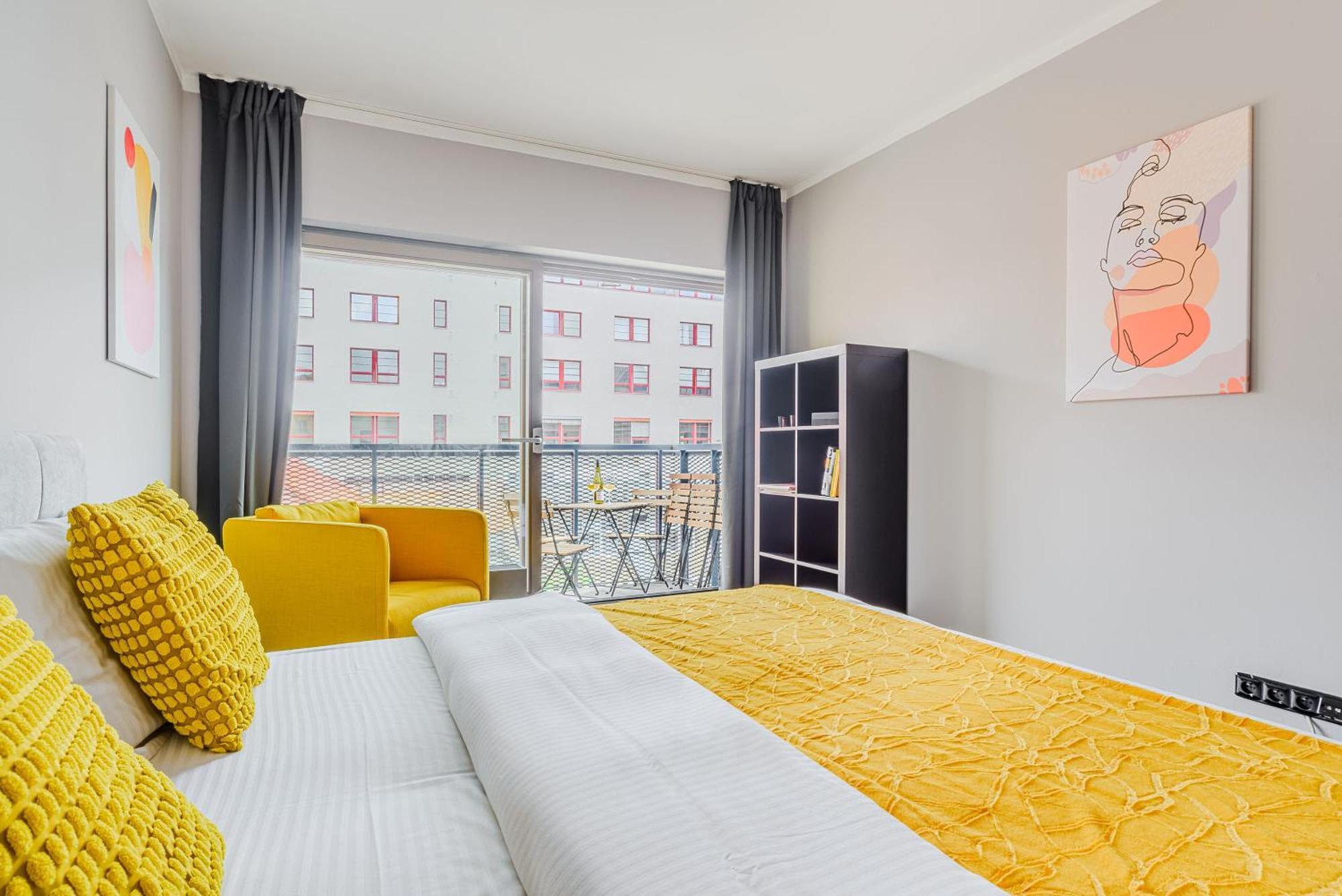 Spacious Apartments Near Karlin Square Прага Екстер'єр фото