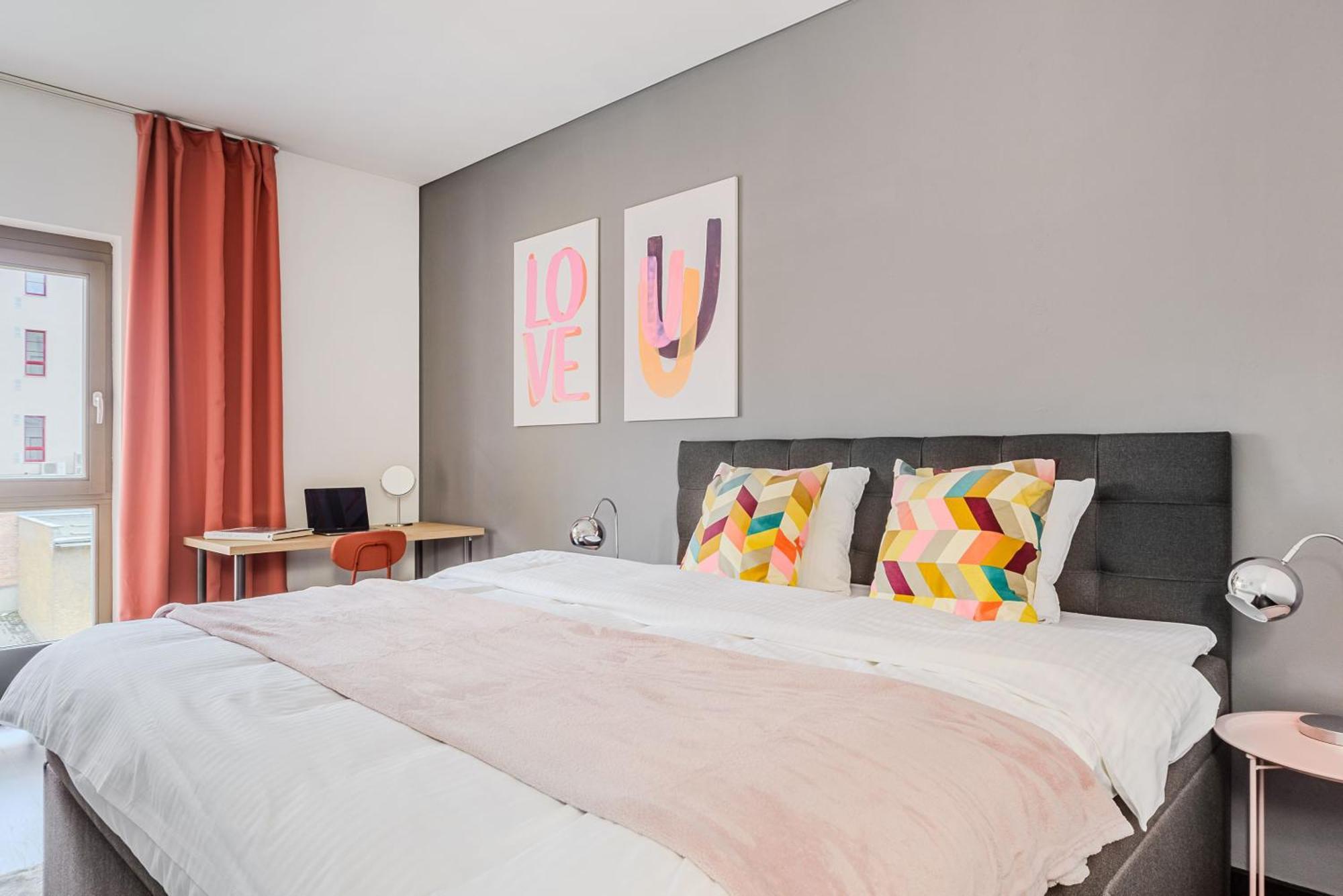 Spacious Apartments Near Karlin Square Прага Екстер'єр фото