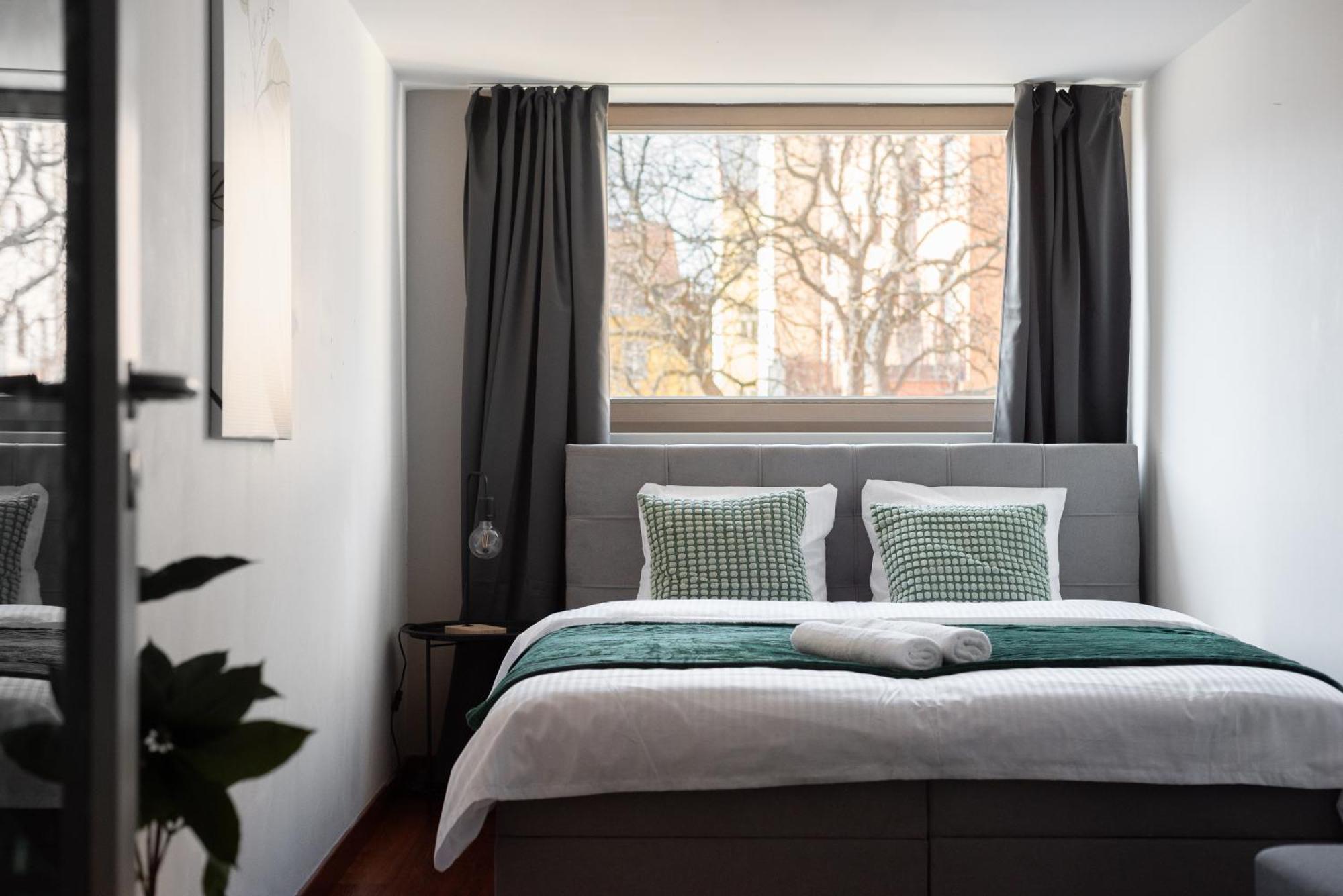 Spacious Apartments Near Karlin Square Прага Екстер'єр фото