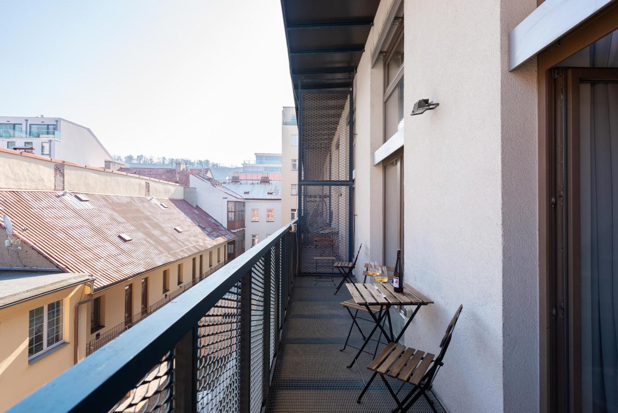 Spacious Apartments Near Karlin Square Прага Екстер'єр фото