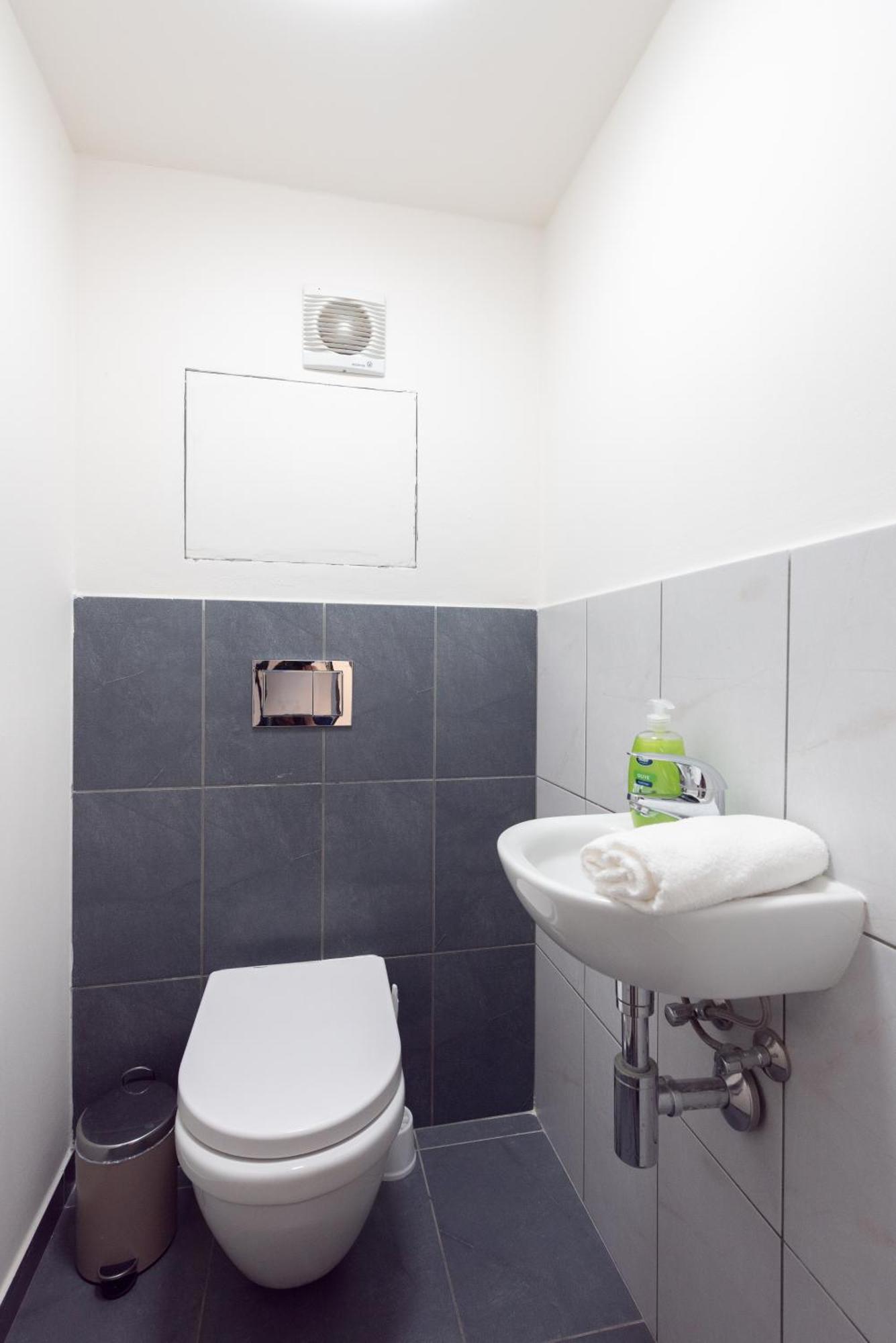 Spacious Apartments Near Karlin Square Прага Екстер'єр фото