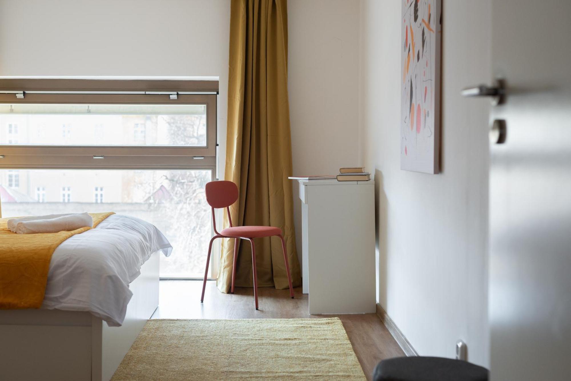Spacious Apartments Near Karlin Square Прага Екстер'єр фото