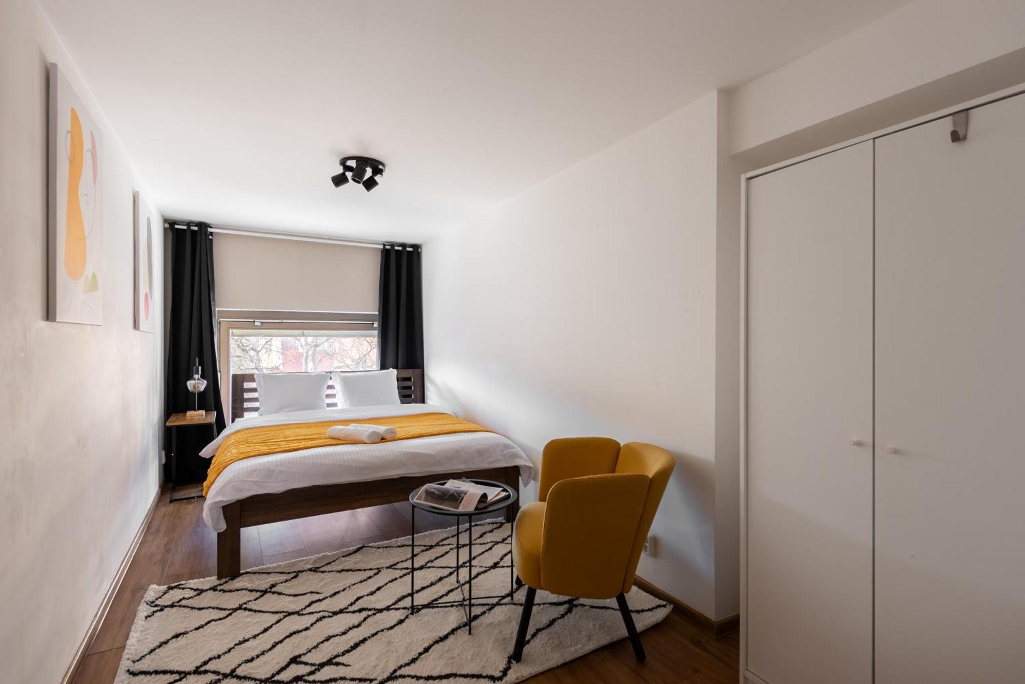 Spacious Apartments Near Karlin Square Прага Екстер'єр фото