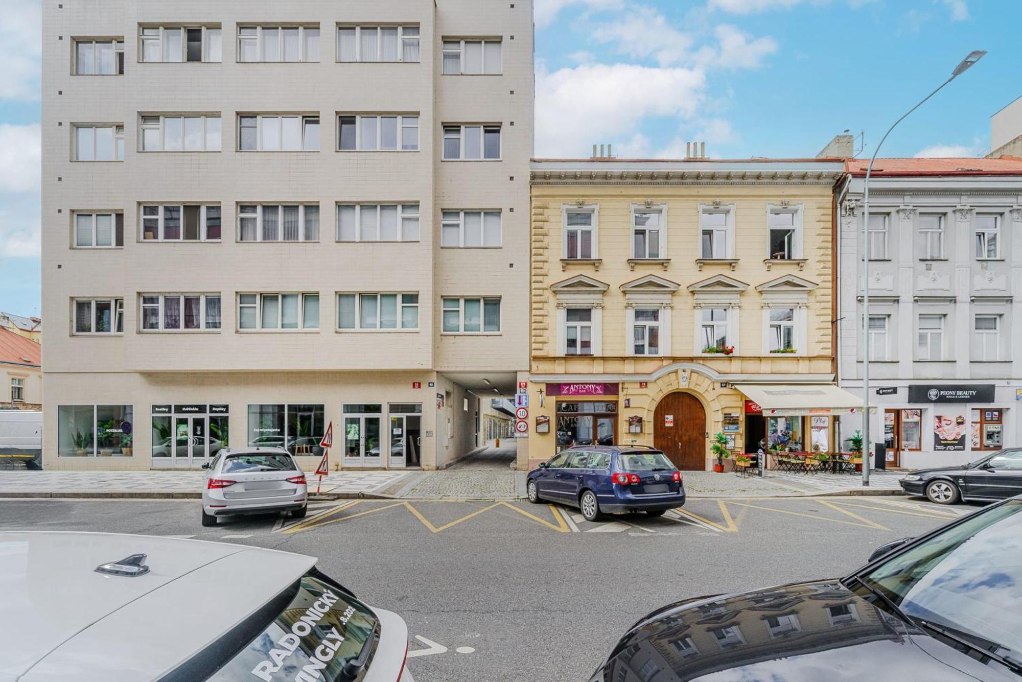 Spacious Apartments Near Karlin Square Прага Екстер'єр фото